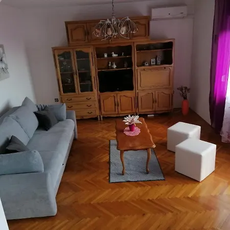Sunny Family Apartment, *