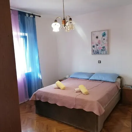 Sunny Family Apartment, *